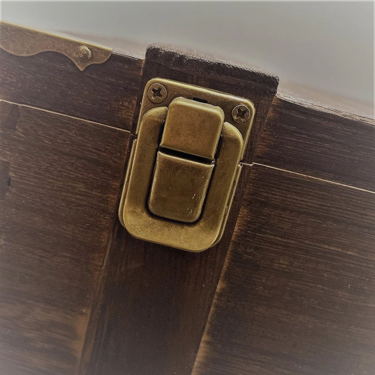 Wooden vintage Lightsaber Box 43x15x10cm with Foam Cotton Inside Can Contain Lightsaber Hilt Box for Display diy high quality