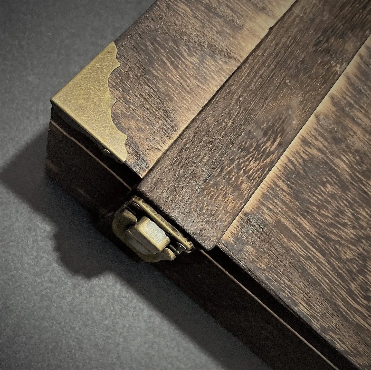 Wooden vintage Lightsaber Box 43x15x10cm with Foam Cotton Inside Can Contain Lightsaber Hilt Box for Display diy high quality